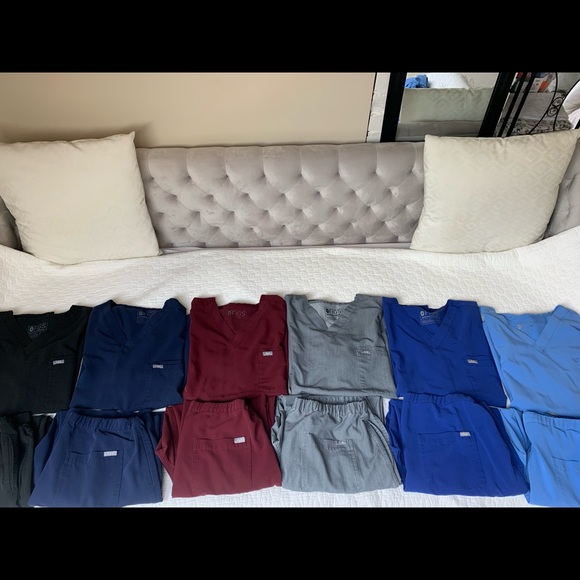 FIGS brand scrub sets - Picture 1 of 7